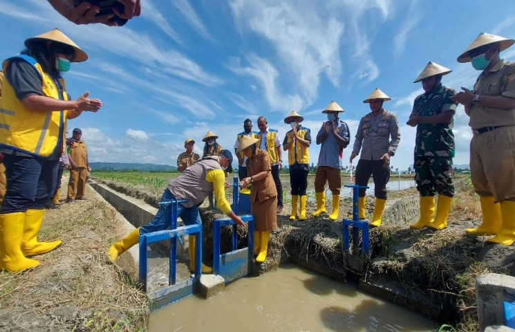 Cross-sector collaboration opening agricultural access roads in Papua