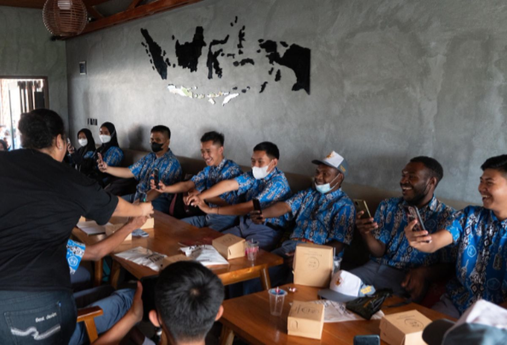 Papuan digital content creators using social media to promote local tourism and culture.